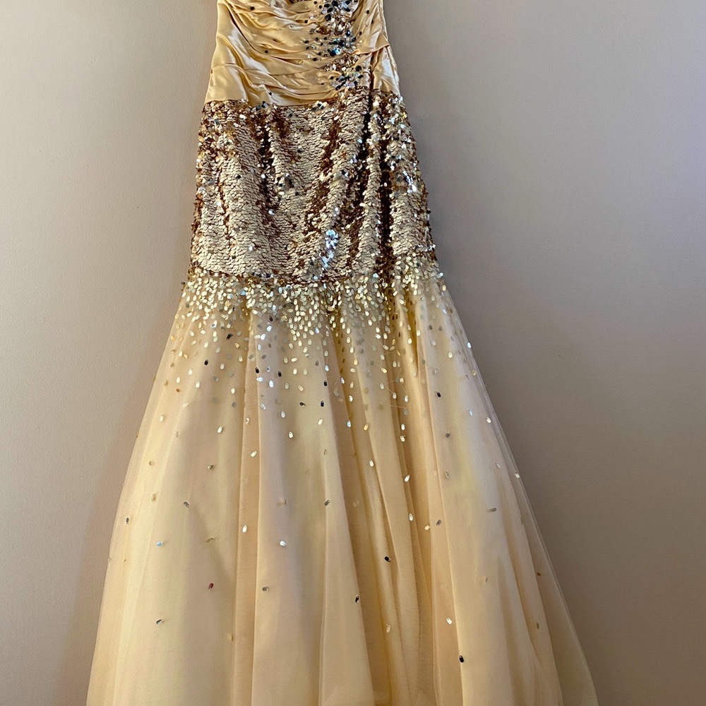 S A L E Full length gown - size 8, made by MeProm by Moonlight worn once!